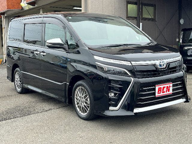 VOXY HYBRID