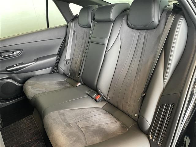 CROWN sedan hybrid 4WD
