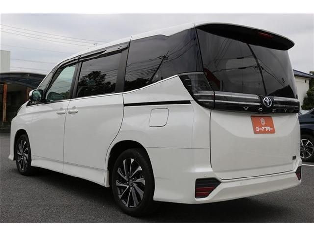 VOXY HYBRID