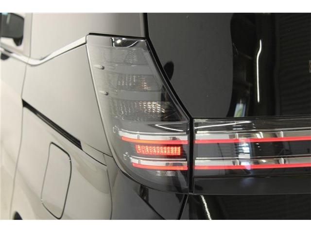 VOXY HYBRID