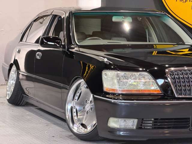 CROWN MAJESTA