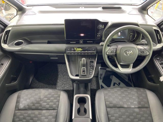 VOXY HYBRID