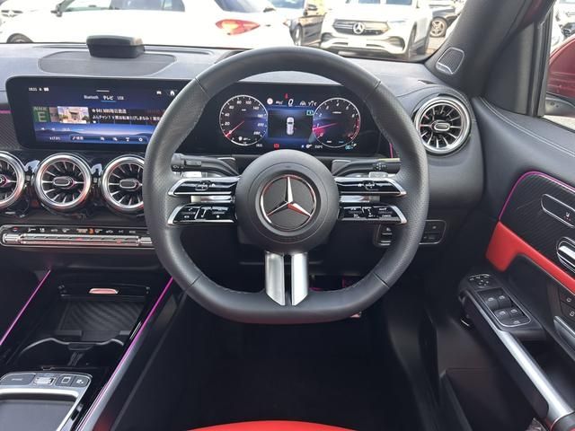 MERCEDES BENZ GLB
