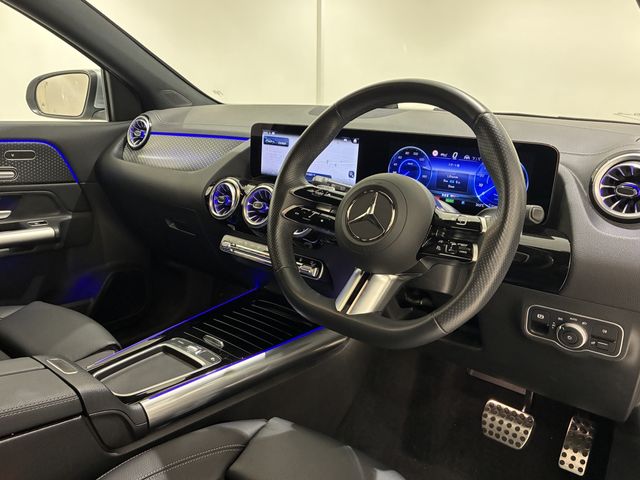 MERCEDES BENZ EQA