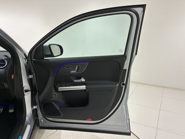 MERCEDES BENZ EQA