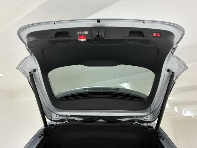 MERCEDES BENZ EQA