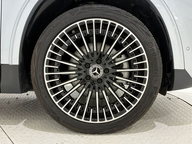 MERCEDES BENZ EQA