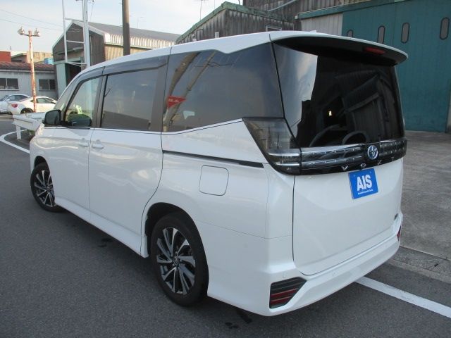 VOXY HYBRID
