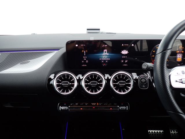 MERCEDES BENZ GLA class