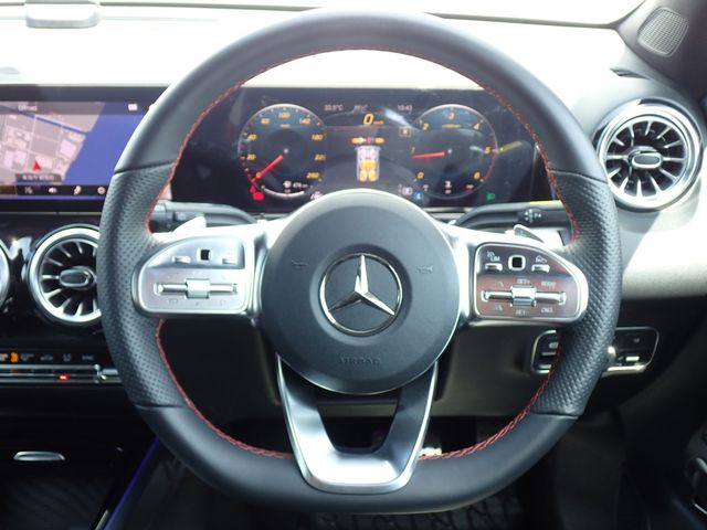 MERCEDES BENZ GLB