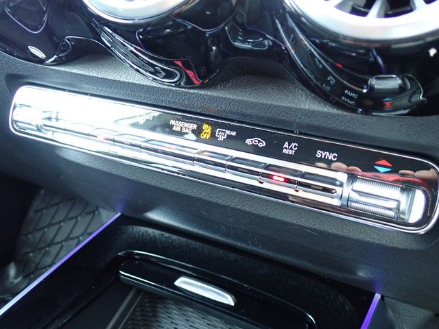 MERCEDES BENZ GLB