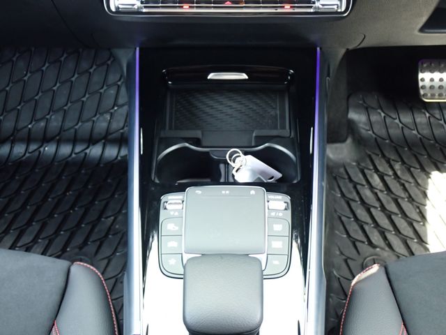 MERCEDES BENZ GLB