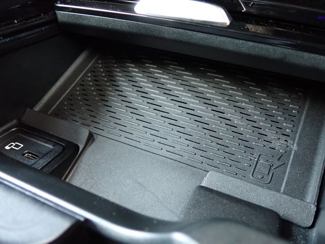 MERCEDES BENZ GLB