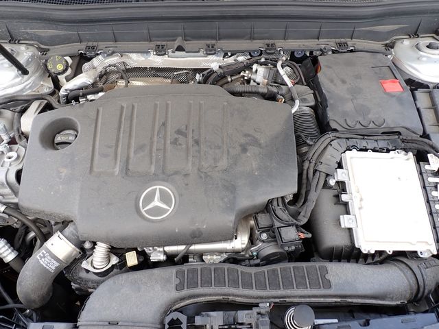 MERCEDES BENZ GLB