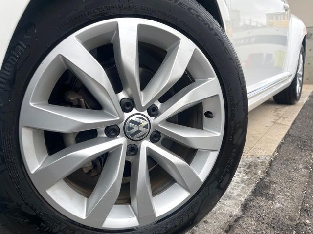 VOLKSWAGEN The BEETLE