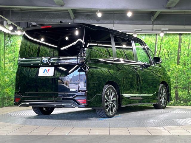VOXY HYBRID