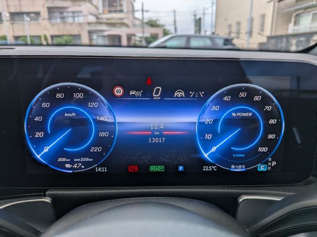MERCEDES BENZ EQB