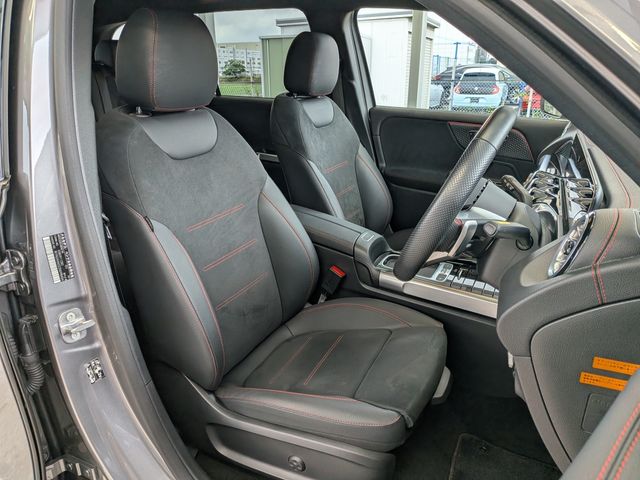 MERCEDES BENZ EQB