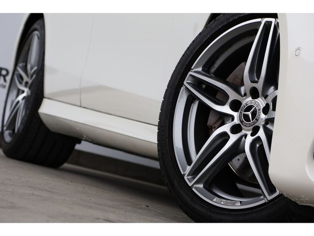 MERCEDES BENZ E class sedan