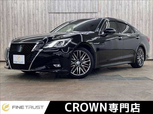 CROWN sedan hybrid