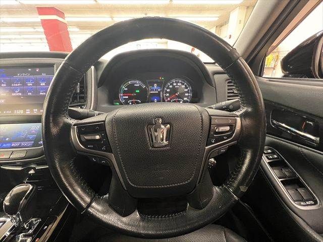 CROWN sedan hybrid
