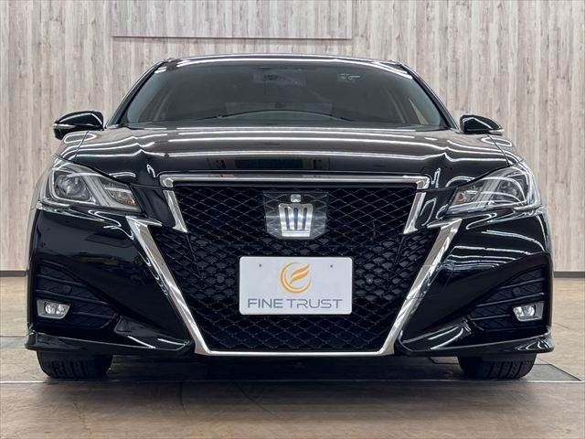 CROWN sedan hybrid