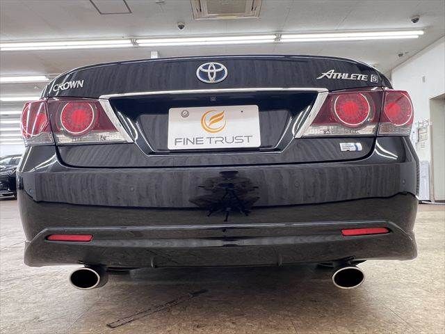 CROWN sedan hybrid