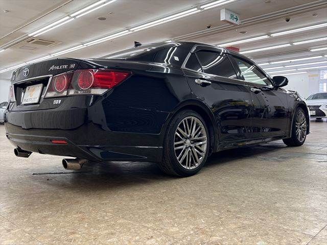CROWN sedan hybrid