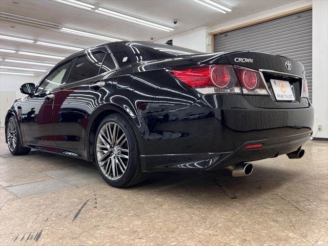 CROWN sedan hybrid