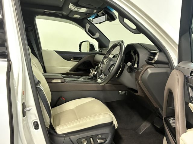 LEXUS LX600