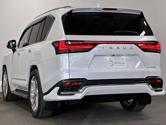 LEXUS LX600