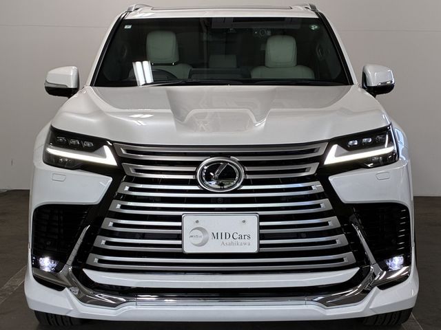 LEXUS LX600