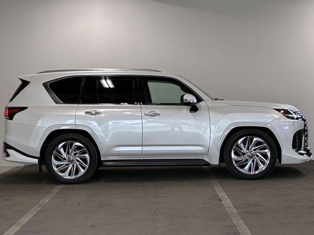 LEXUS LX600