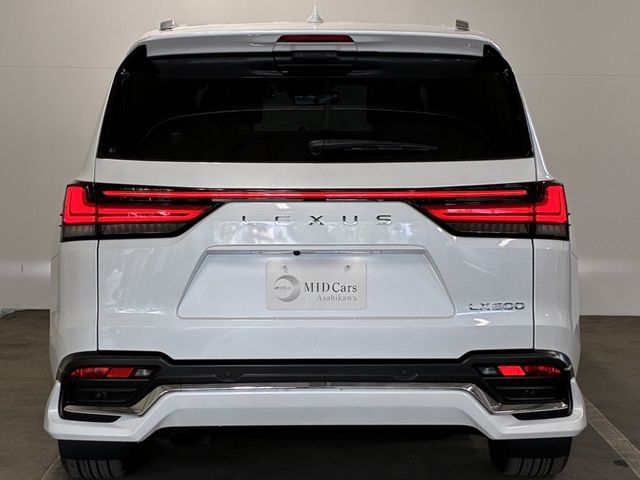 LEXUS LX600
