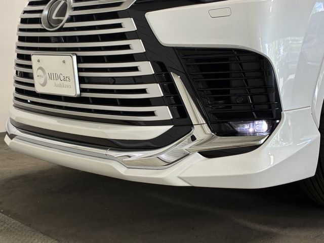 LEXUS LX600