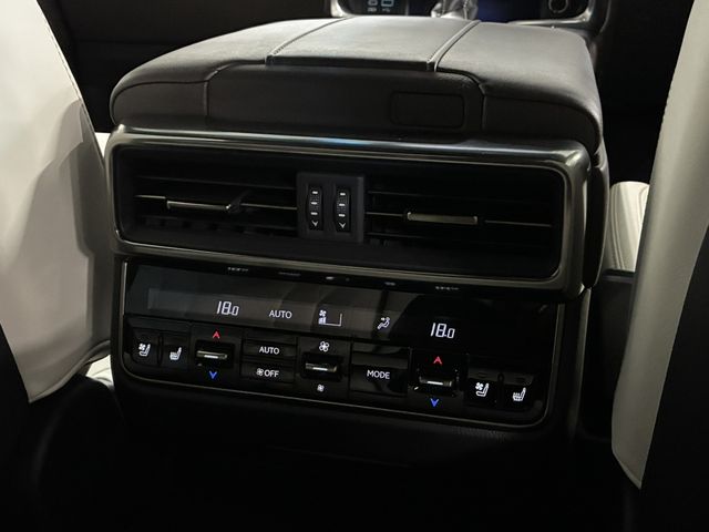 LEXUS LX600
