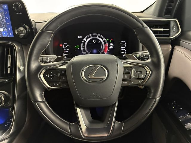 LEXUS LX600
