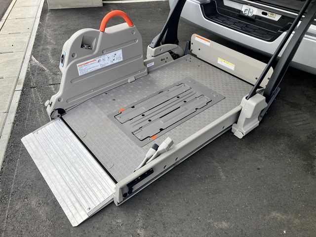 NV350 CARAVAN 4WD