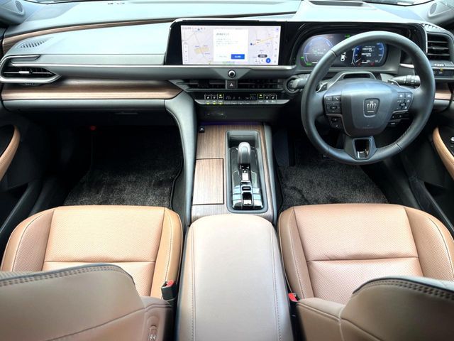 CROWN sedan hybrid