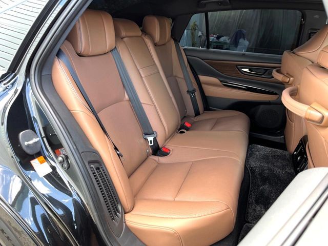 CROWN sedan hybrid