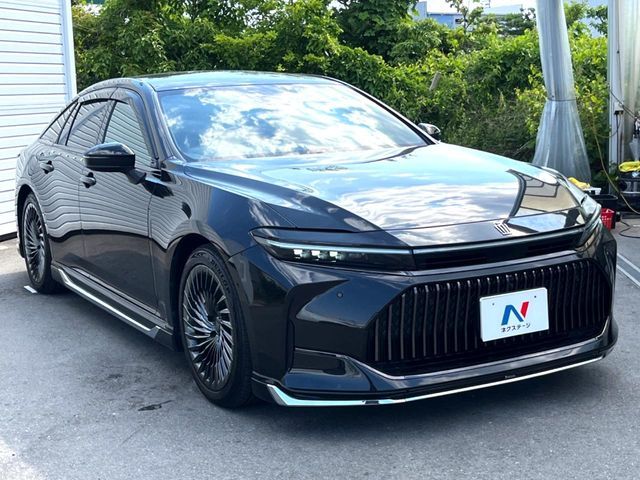 CROWN sedan hybrid