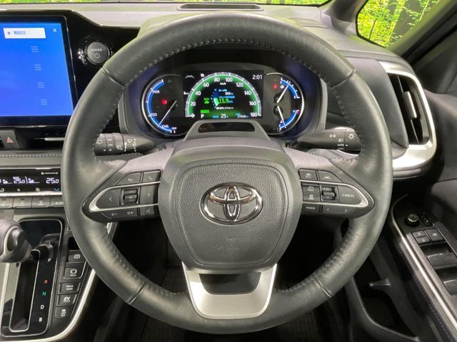 VOXY HYBRID