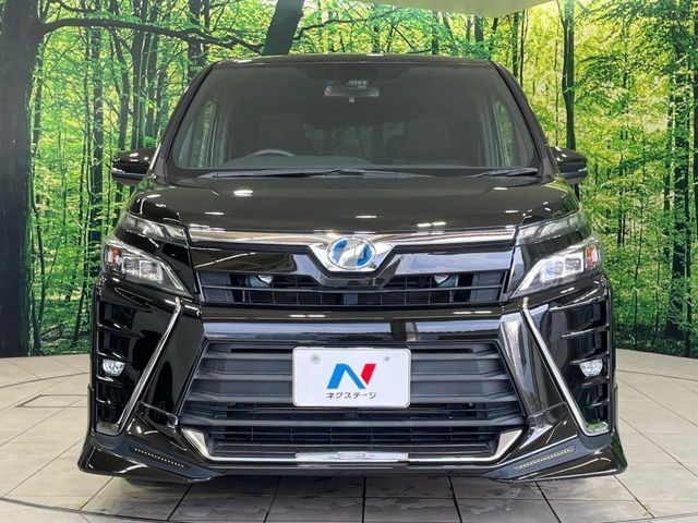 VOXY HYBRID