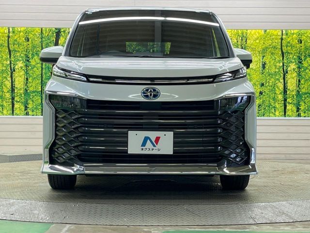VOXY HYBRID
