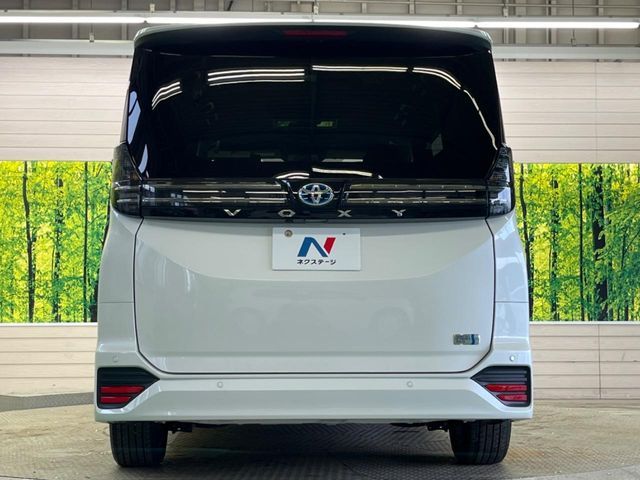 VOXY HYBRID