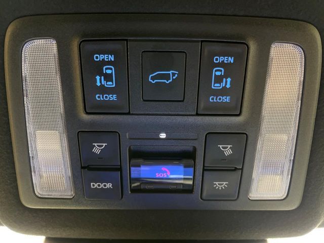 VOXY HYBRID