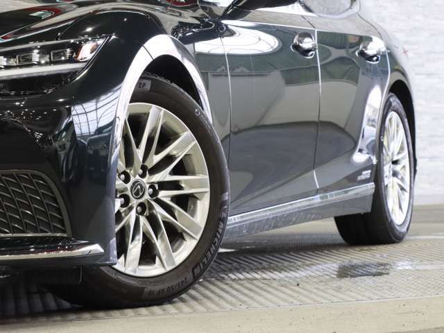 LEXUS LS500h 4WD