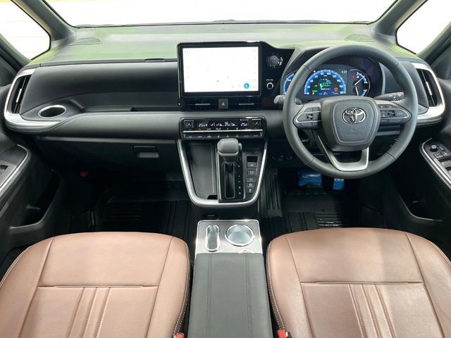 VOXY HYBRID