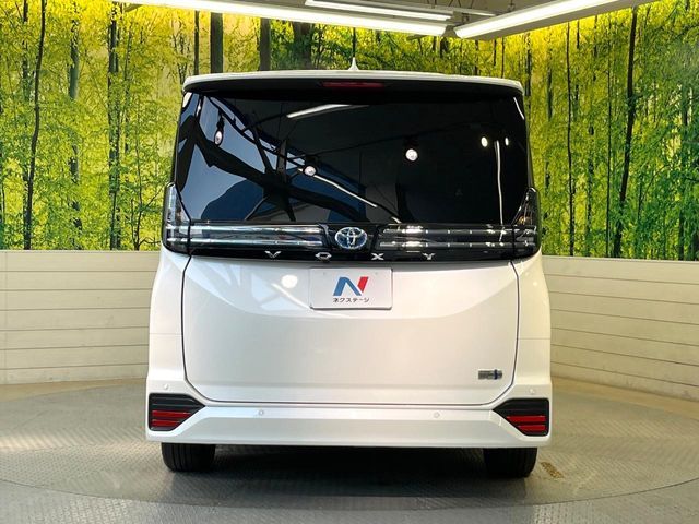 VOXY HYBRID