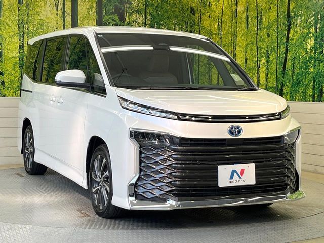 VOXY HYBRID
